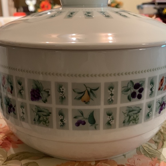 "TAPESTRY" BY ROYAL DOULTON MINT 2 QT. ROUND COVERED CASSEROLE. RARE VTG. - Picture 10 of 13